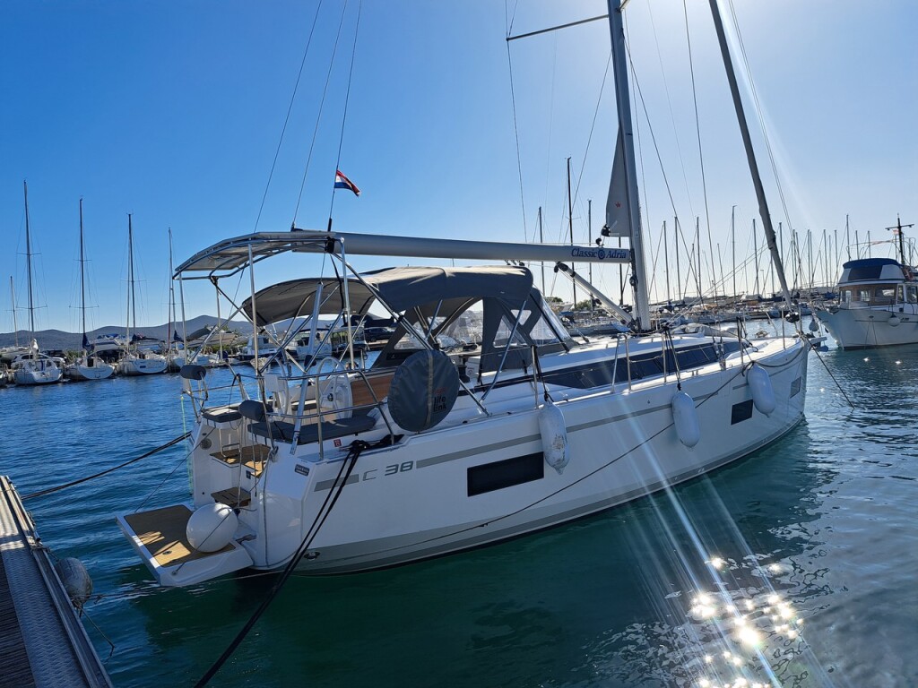 Bavaria C38 Asterix