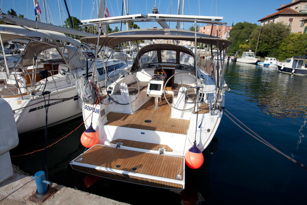 Bavaria Cruiser 37, Gospoja