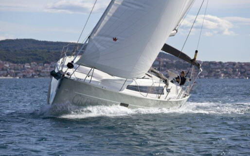 Bavaria Cruiser 46, Grey Sky