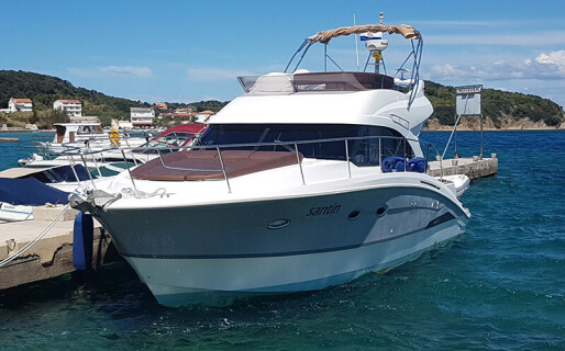 Beneteau Antares 42, Santin