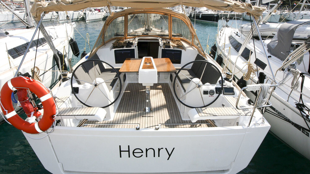 Dufour 382 GL, Henry