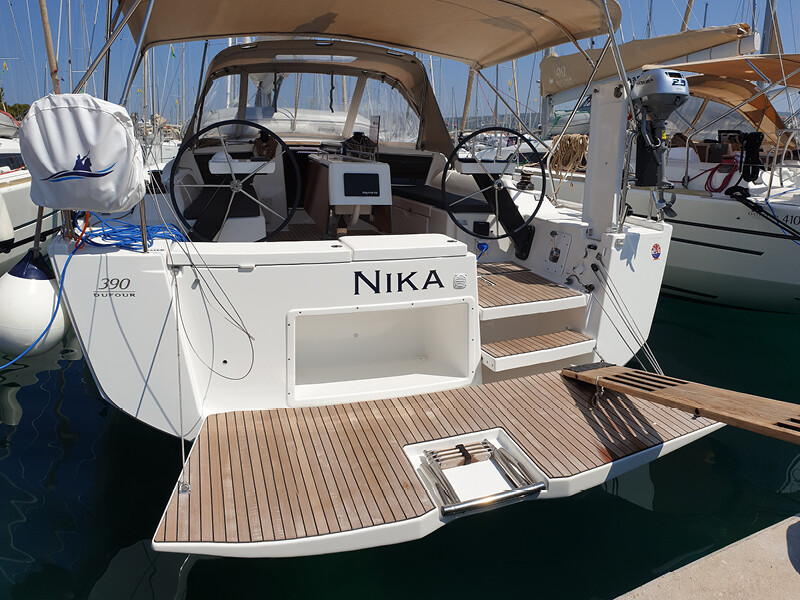 Dufour 390 GL, Nika