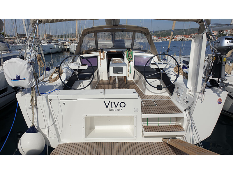 Dufour 430 GL, Vivo