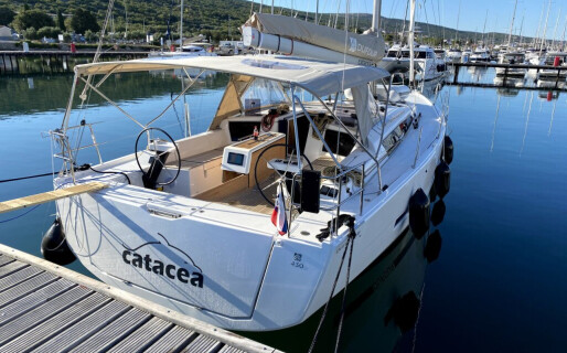 Dufour 430, Catacea