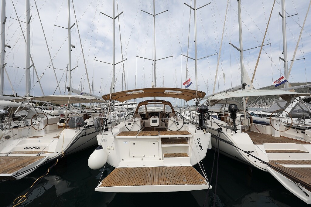 Dufour 460 GL, Carina