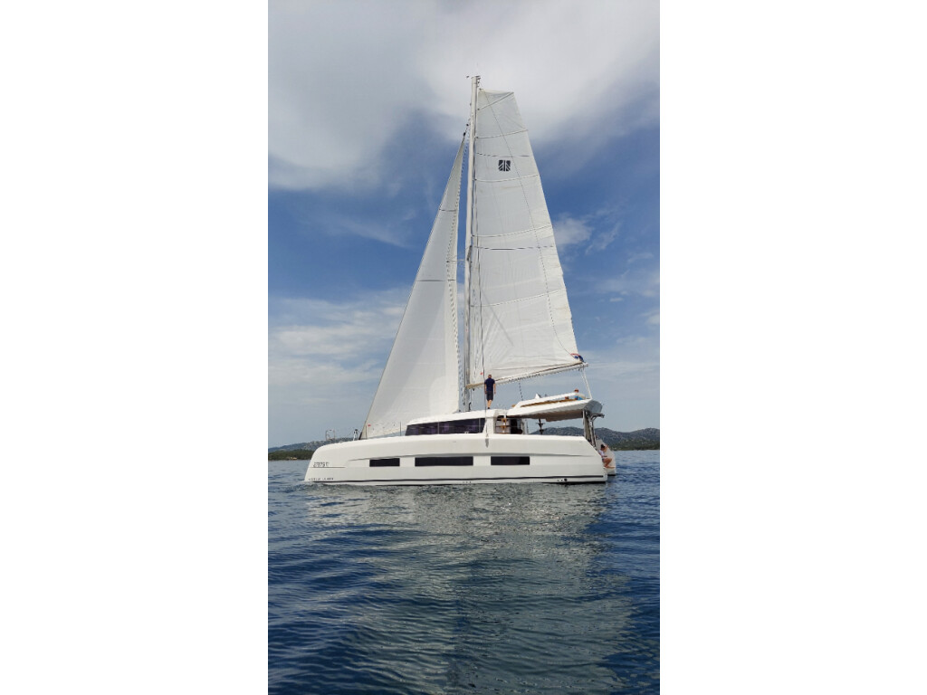 Dufour 48 Catamaran, Nirvana