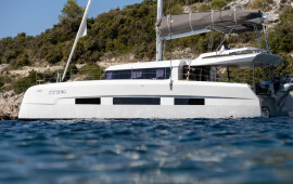 Dufour 48 Catamaran, Uma