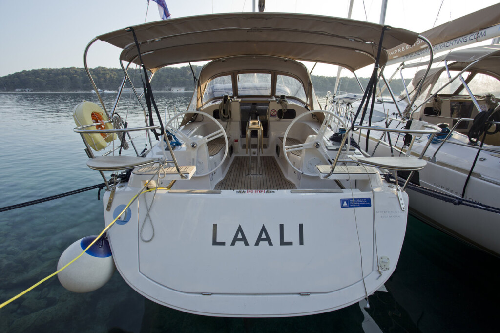 Elan Impression 40, Laali