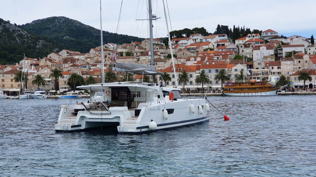 Fountaine Pajot Astrea 42, Ocean Runner