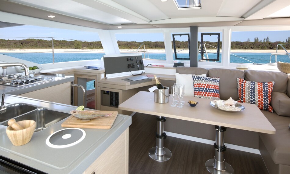 Fountaine Pajot Lucia 40 CLASS