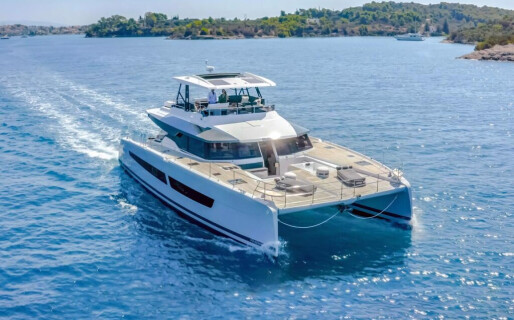 Fountaine Pajot Power 67, Dompe