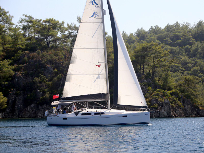 Hanse 385, Ariel