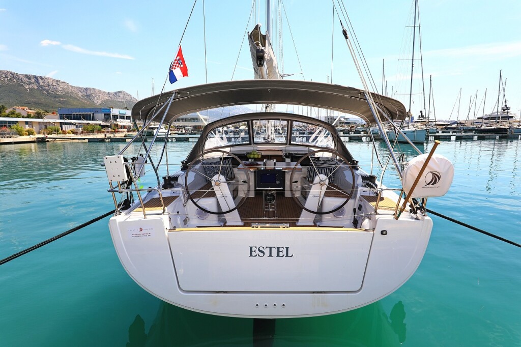 Hanse 418, Estel