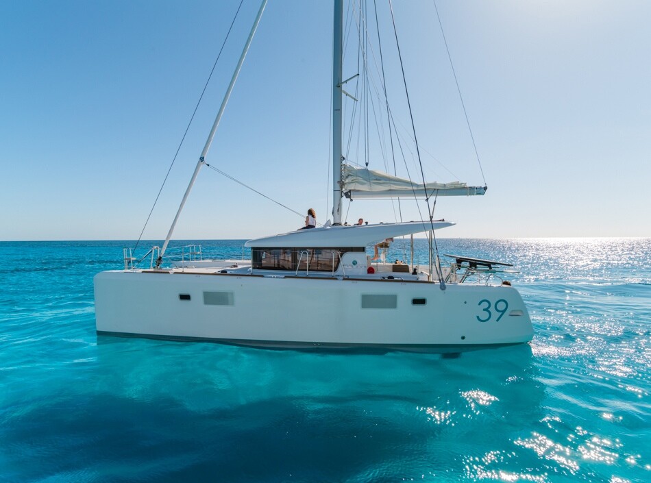 Lagoon 39, ECONOMY-