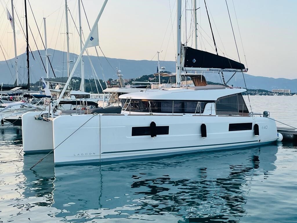 Lagoon 40, Fratelli