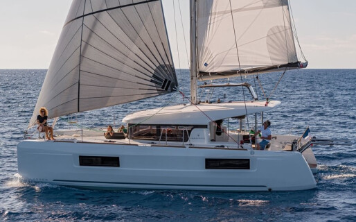 Lagoon 40, Mizu