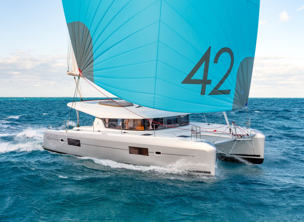 Lagoon 42, Amici