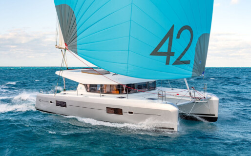 Lagoon 42, Lila