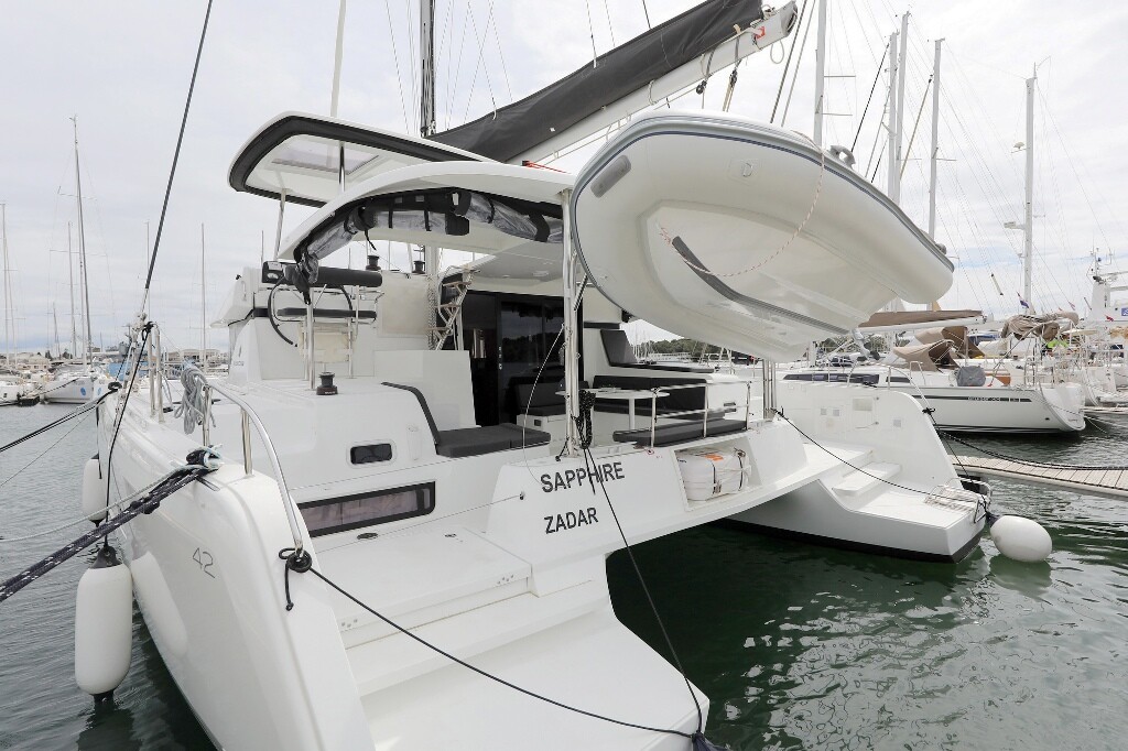 Lagoon 42, Sapphire