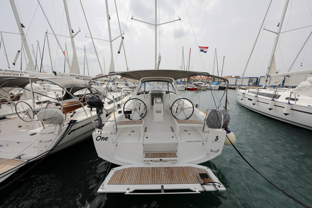 Oceanis 38, One