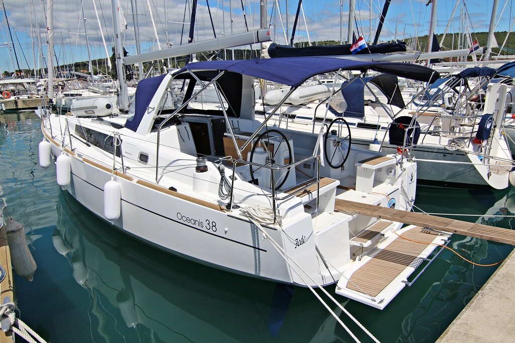 Oceanis 38, Fede