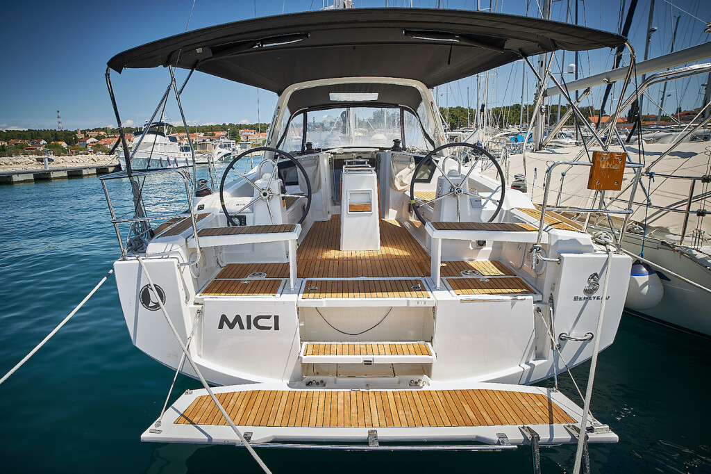 Oceanis 38.1, Mici