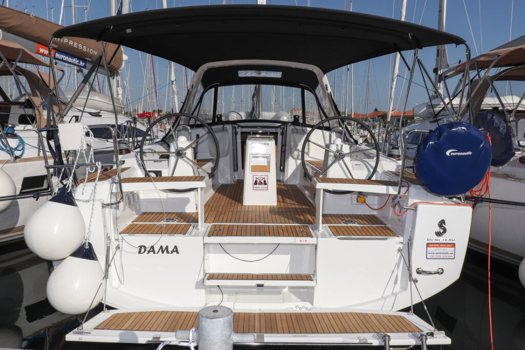 Oceanis 38.1, Dama