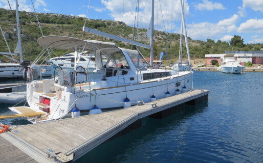 Oceanis 38.1, Eleven