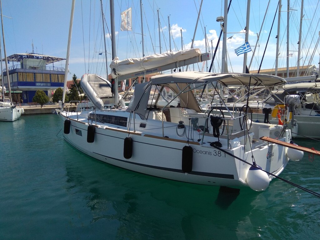 Oceanis 38.1, Elisa