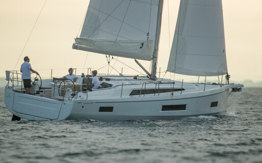 Oceanis 40.1, Escape