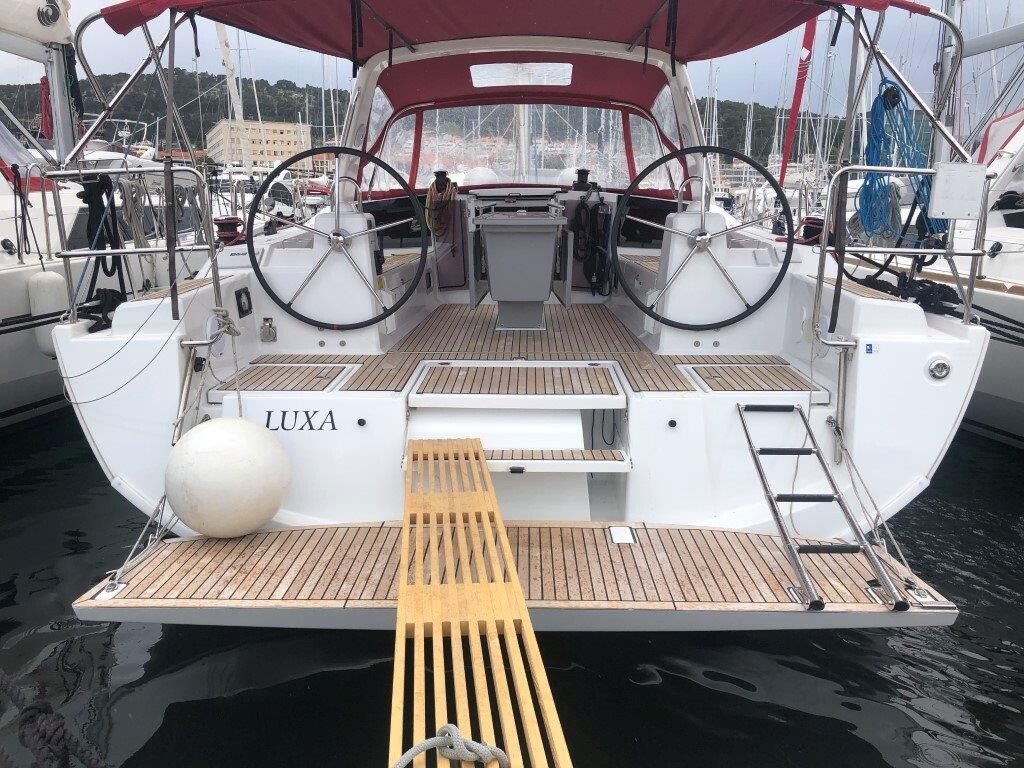 Oceanis 41.1, Luxa