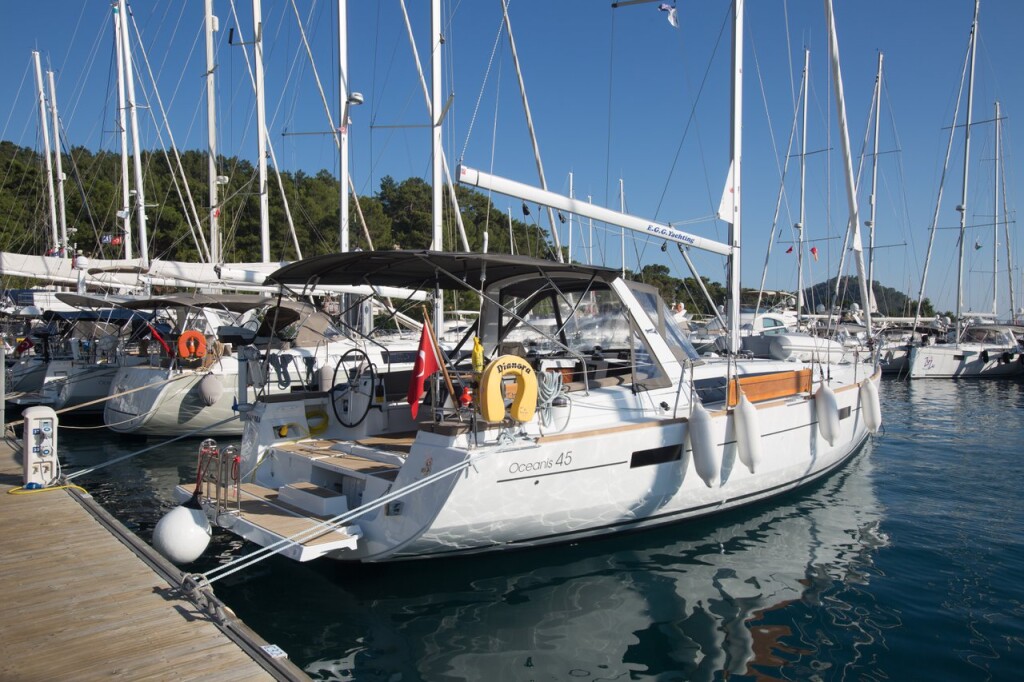 Oceanis 45, Dianora