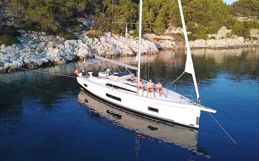 Oceanis 46.1, Ostria