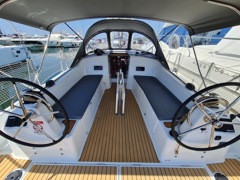 Sun Odyssey 380 Nala