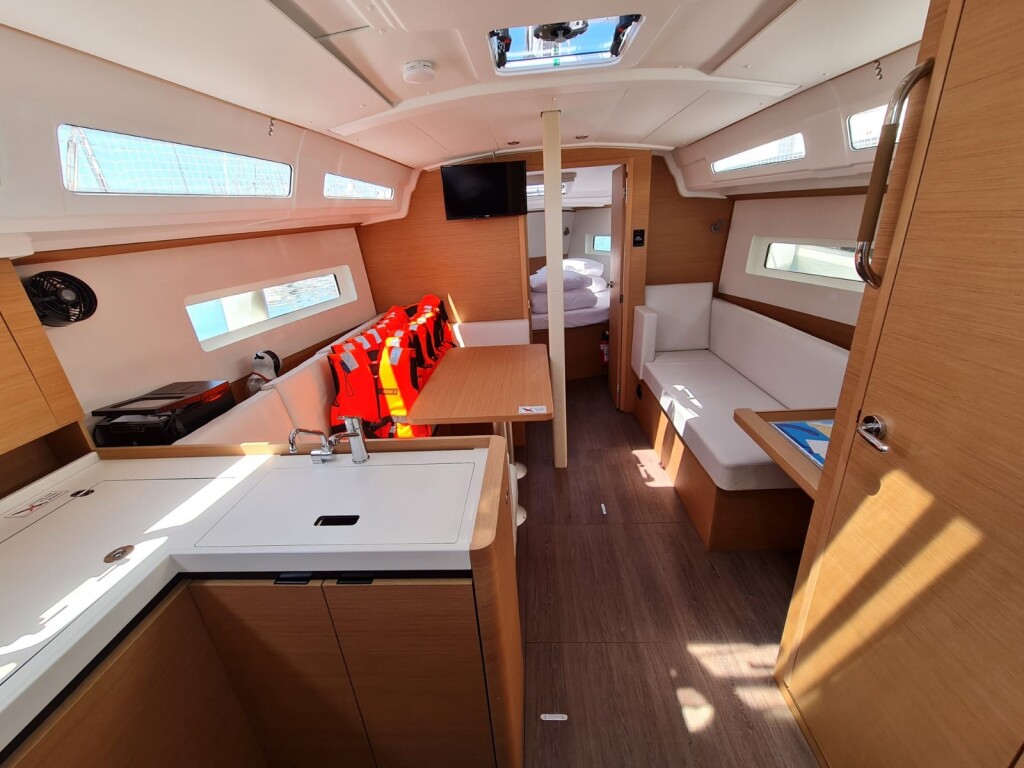 Sun Odyssey 380 Nala