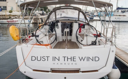 Sun Odyssey 389, Dust in the Wind