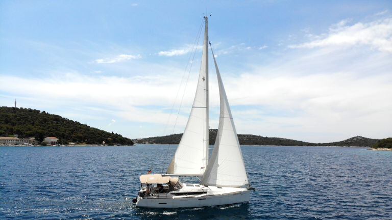 Sun Odyssey 389 Amadeus