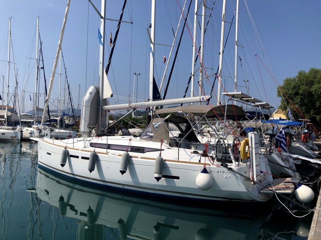 Sun Odyssey 419, Izzi