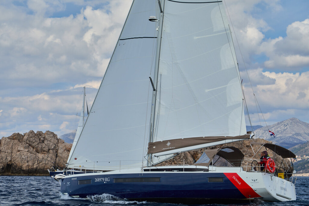 Sun Odyssey 490, Donar